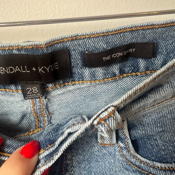 Kendall + Kylie Blue Denim The Icon Distressed Shorts Size 28 - Picture 3 of 5